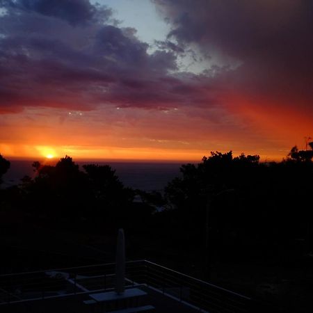 Bright Camps Bay Loft With Stunning Views And Shared Pool Apartamento Cidade Do Cabo Exterior foto