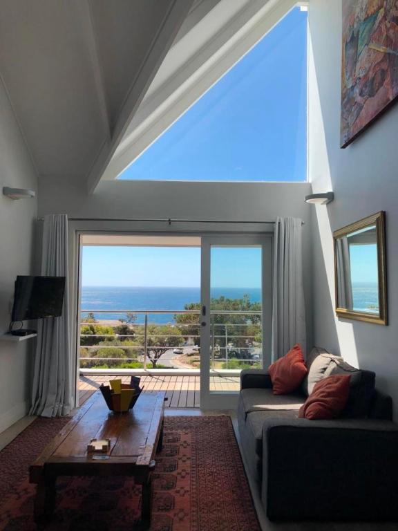 Bright Camps Bay Loft With Stunning Views And Shared Pool Apartamento Cidade Do Cabo Exterior foto