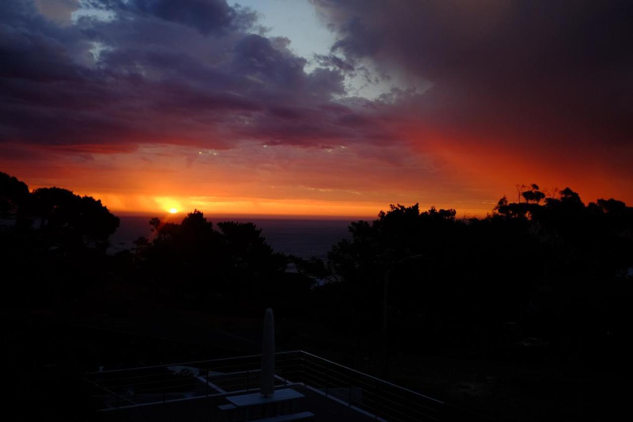 Bright Camps Bay Loft With Stunning Views And Shared Pool Apartamento Cidade Do Cabo Exterior foto